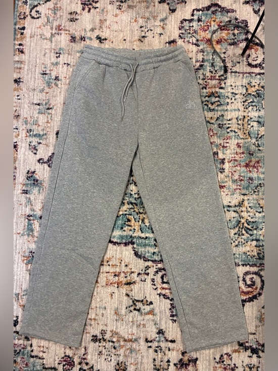 ALO Yoga Other - ALO Yoga Men’s Light Gray Embroidered Logo Sweatshirt Size Medium
